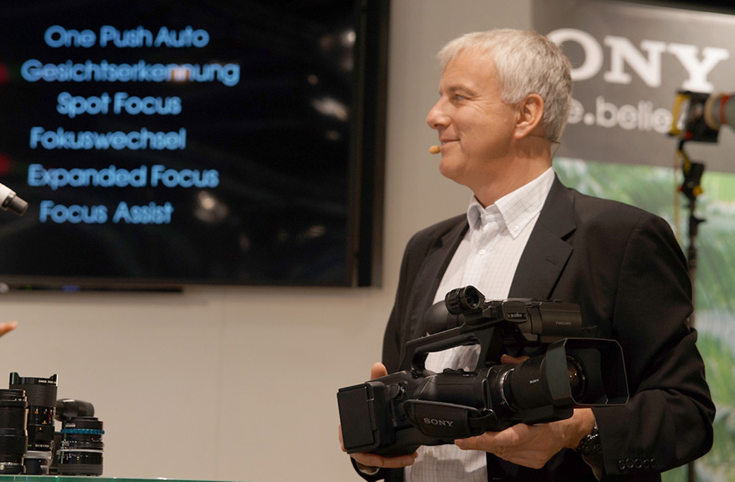 Filmtrainer Lutz Dieckmann während einer Präsentation für SONY auf der Photokina